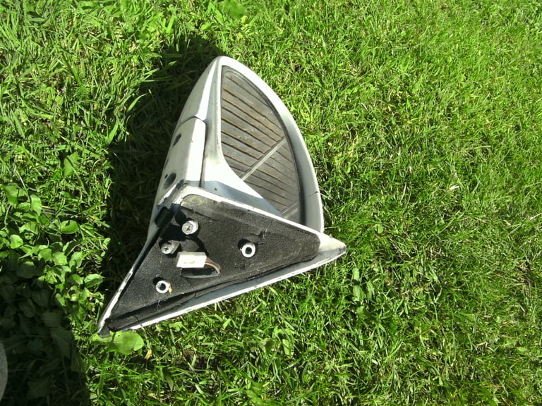 ONE,USED,GOOD COND,RARE TOYOTA MR2 WHITE ELECTRIC MIRROR,C/W WIRE/PLUG,TINTED GLASS ETC