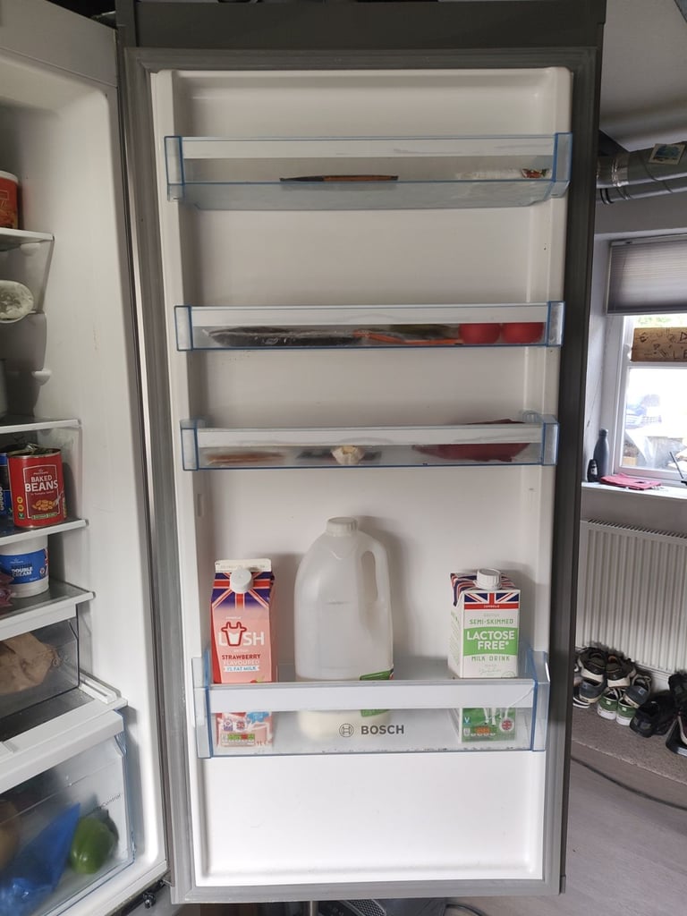Bosch upright 70/30 series 4 fridge freezer 