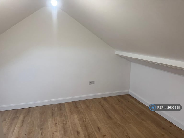 image for 3 bedroom flat in Manor Road, Mitcham, CR4 (3 bed) (#2603888)