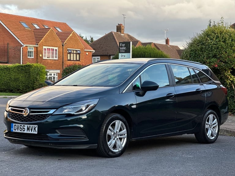 VAUXHALL ASTRA DESIGN ESTATE TOURER 1.4 PETROL HPI CLEAR 51,000 MILEAGE LONG M.O.T GREEN 2016