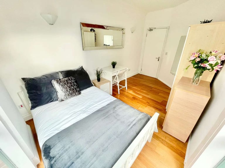 image for 🏡 Double Room In Crossharbour🏡 