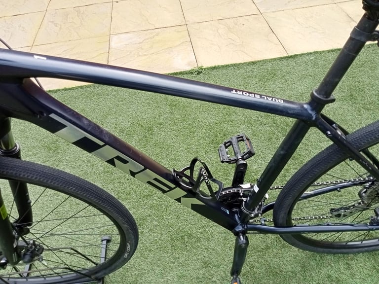 Trek Dual Sport Hybrid Mountain Bike.