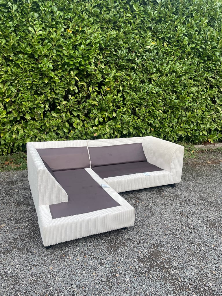 FREE DELIVERY 🥰🚚🥰 BEIGE FABRIC CORNER SOFA GOOD CONDITION 