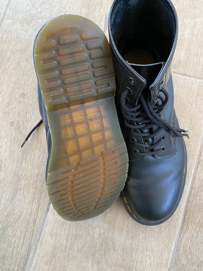 Dr Martens UK Size 9 BLACK Boots like new 