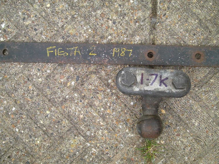 Ball hitch 50 mm with bolts plus optional Fiesta MK2 strengthening bar