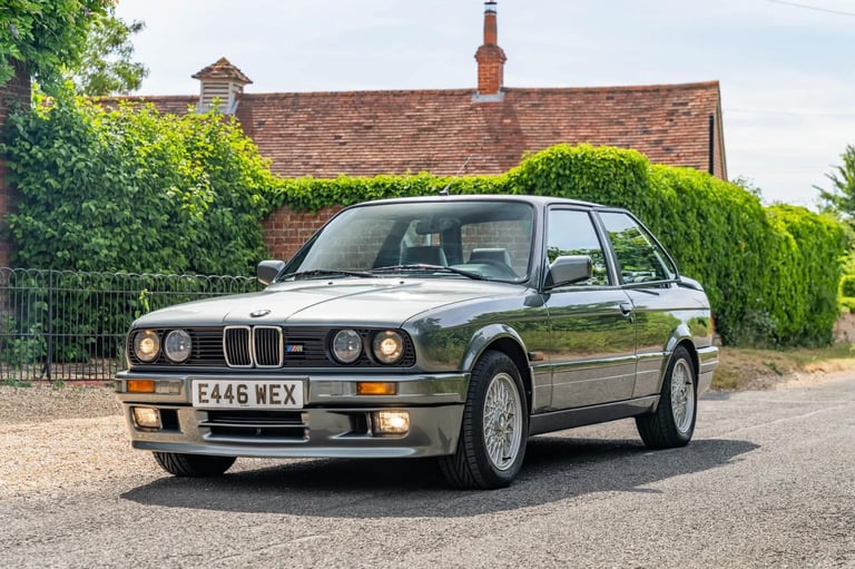 1988 BMW 320is (E30)