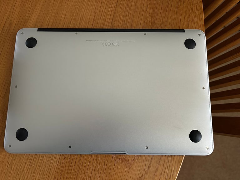 Apple MacBook Air 11.6 ” 1.6GHz 4GB/128GB Intel Core i5 - Immaculate