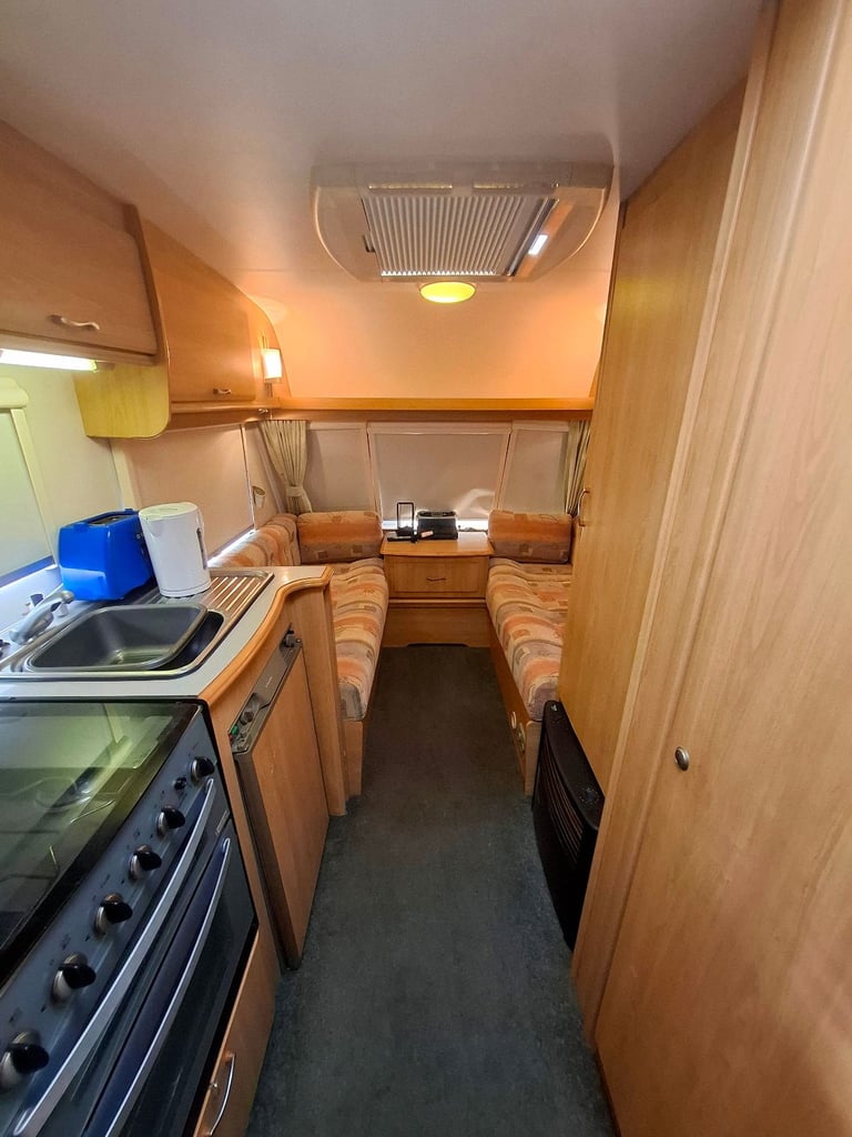 Lighweight 4 berth Lunar Zenith caravan 2004 year 