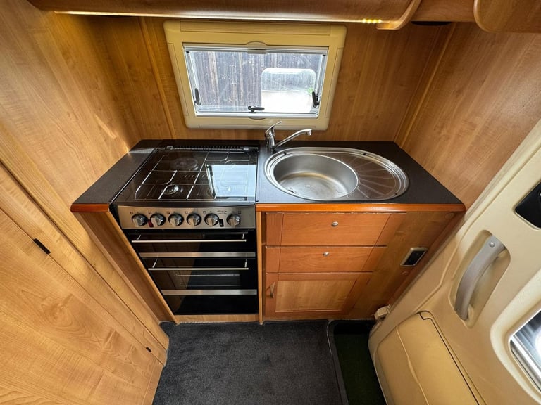 Autotrail Tracker EKS 2 Berth 2 Belts