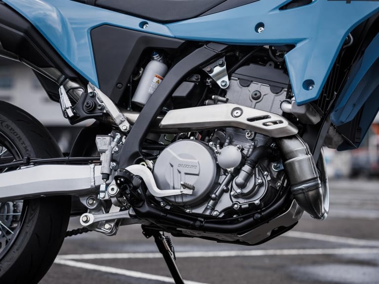 2025 Suzuki DR-Z4SM  2025 DRZ400SM