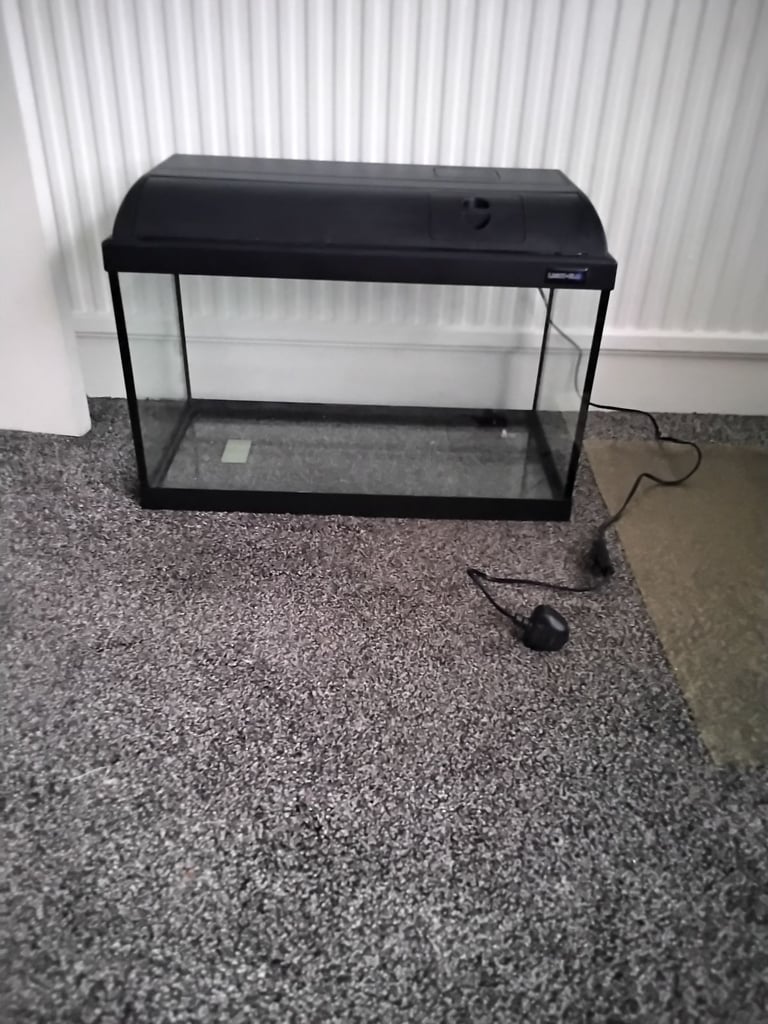 60L glass fish tank, with accessories. 