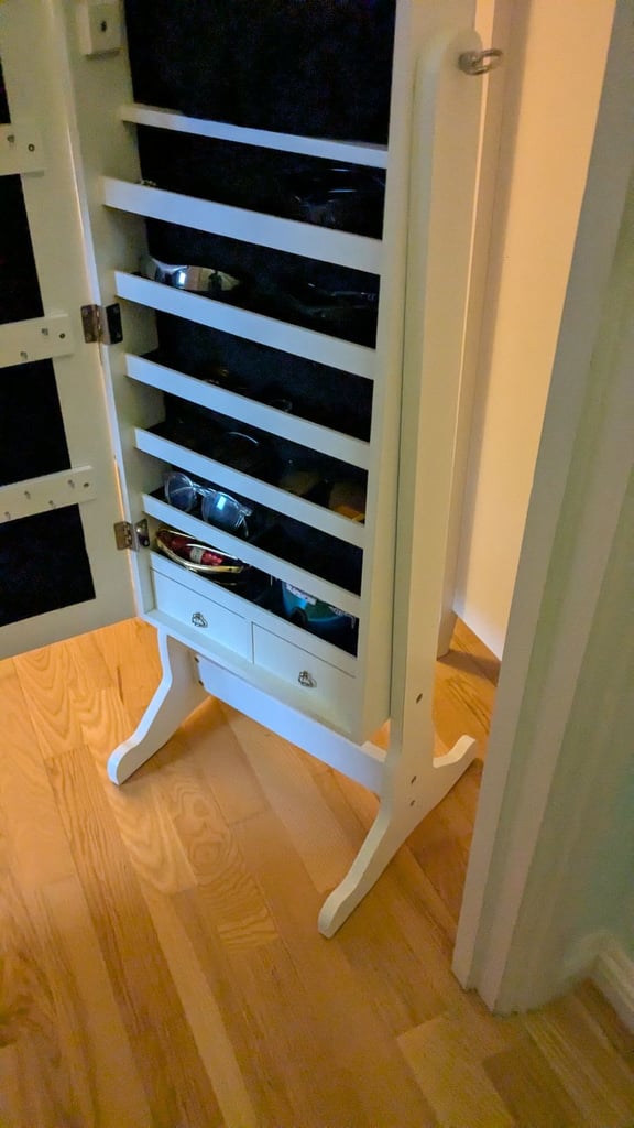 Jewellery stand cupboard 