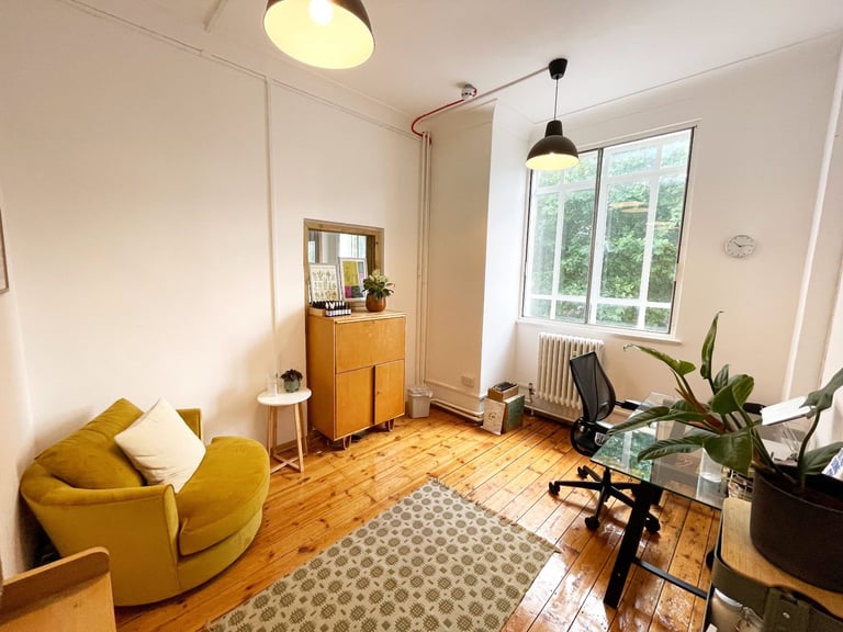  Office | Creative Space | Beauty Room | Workspace | Commercial unit in Leytonstone East London E10 