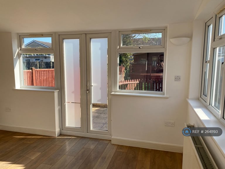 3 bedroom house in Northumberland Crescent, Feltham, TW14 (3 bed) (#2641193)