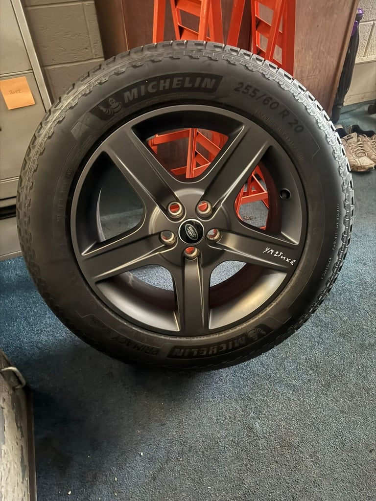 Land Rover Defender Alloy Wheels With Michelin Tyres 255/60/R20