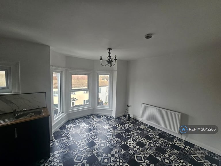 1 bedroom flat in St. Peters Road, Great Yarmouth, NR30 (1 bed) (#2642286)
