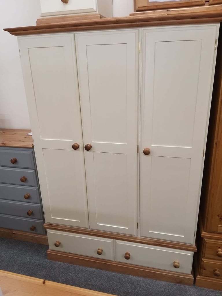 3door wardrobe for £130(we can deliver)