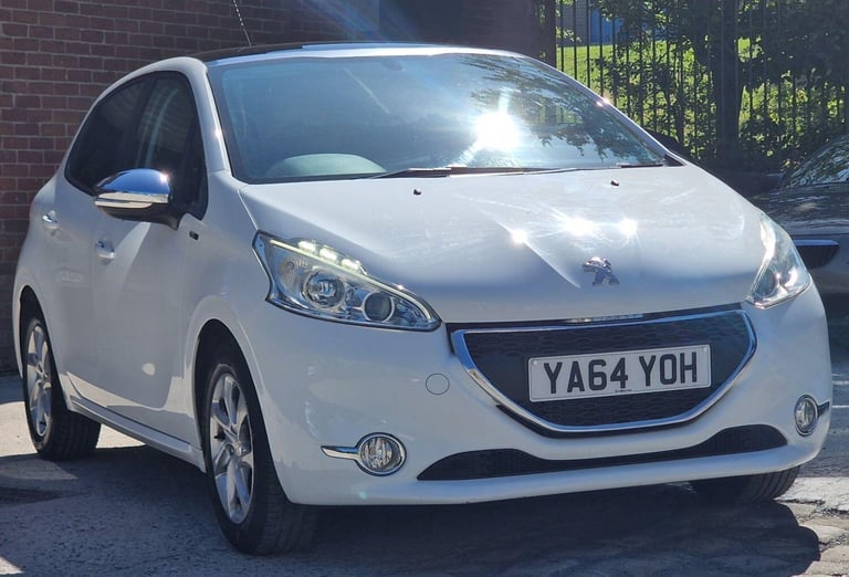 image for 2015 Peugeot 208 1.2 VTi PureTech Style Euro 6 5dr HATCHBACK Petrol Manual