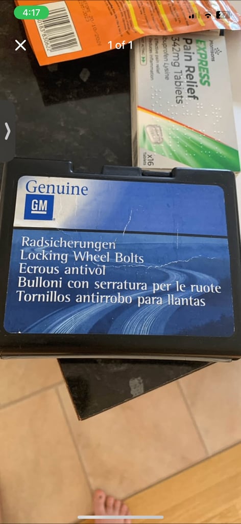 Locking bolts for Vauxhall mocha