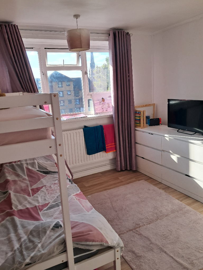 Homeswap 2 bed looking for 1 bed