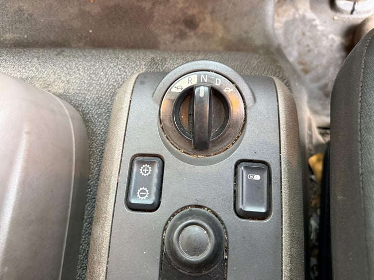 DAF LF 230, CURTAIN, UNDERSLUNG TAIL LIFT 