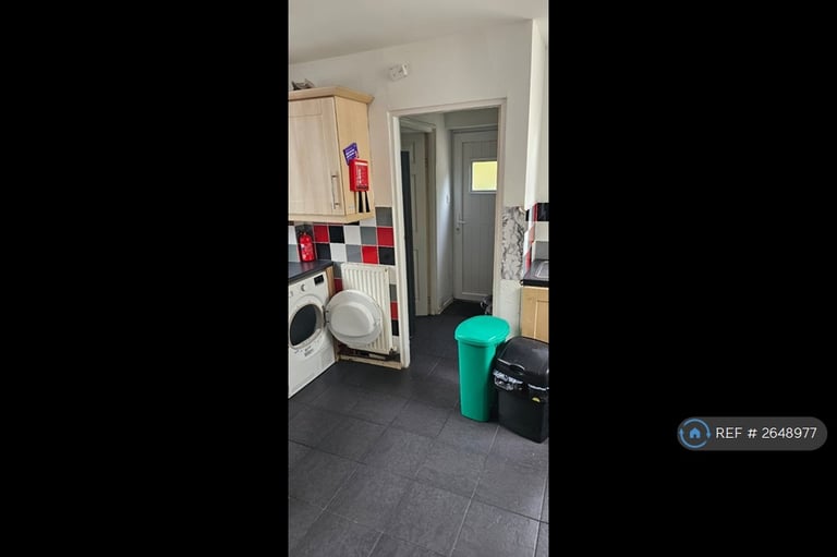 5 bedroom house in Bentley New Drive, Walsall, WS2 (5 bed) (#2648977)