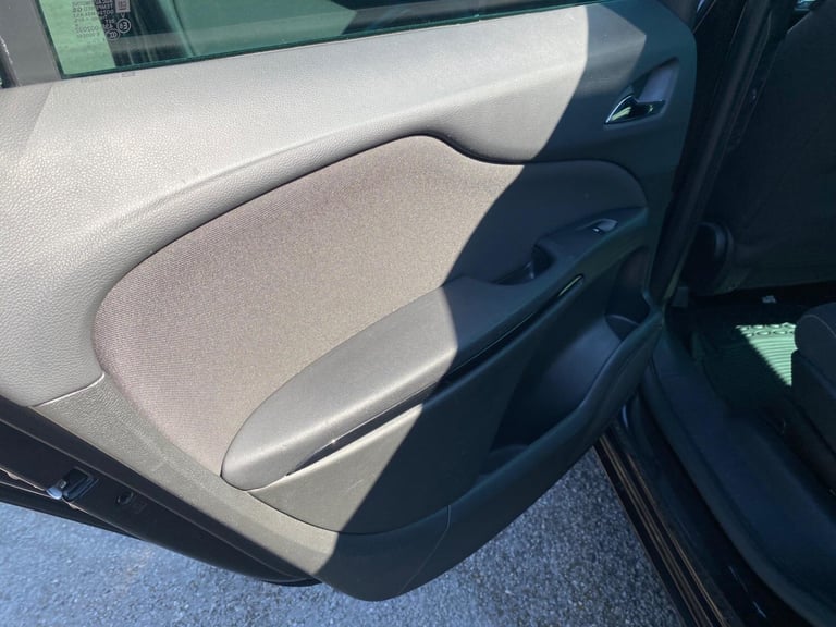 2015 Vauxhall Zafira Tourer 1.4i Turbo SRi MPV 5dr Petrol Manual Euro 6 (140 ps) MPV Petrol Manual