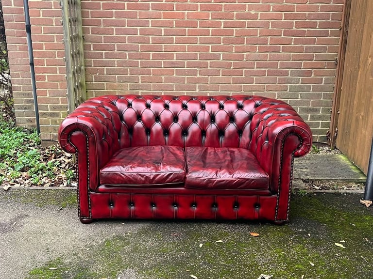 Stunning Oxblood Red Leather Chesterfield 2-Seater Club Sofa
