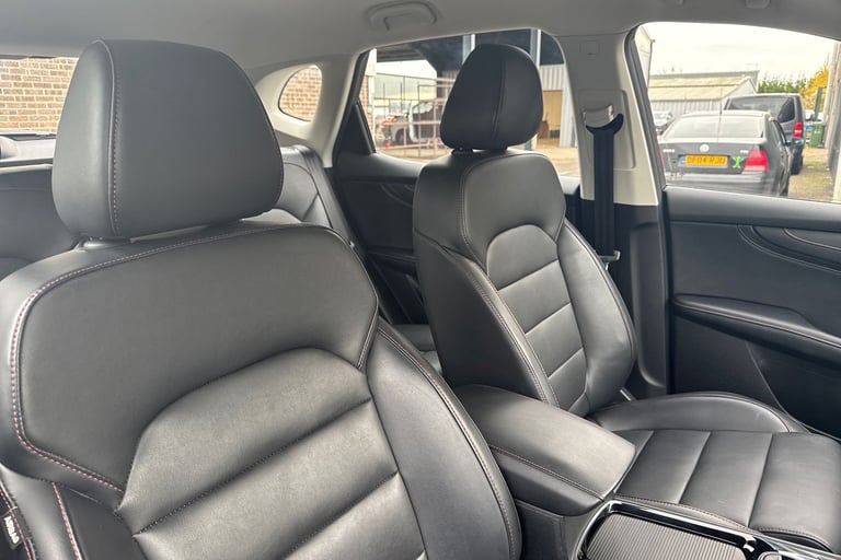 2024 MG MG HS 103407 Hatchback Automatic