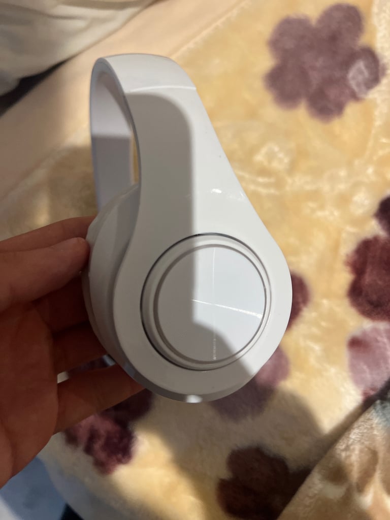 image for White Over-Ear Headphones 