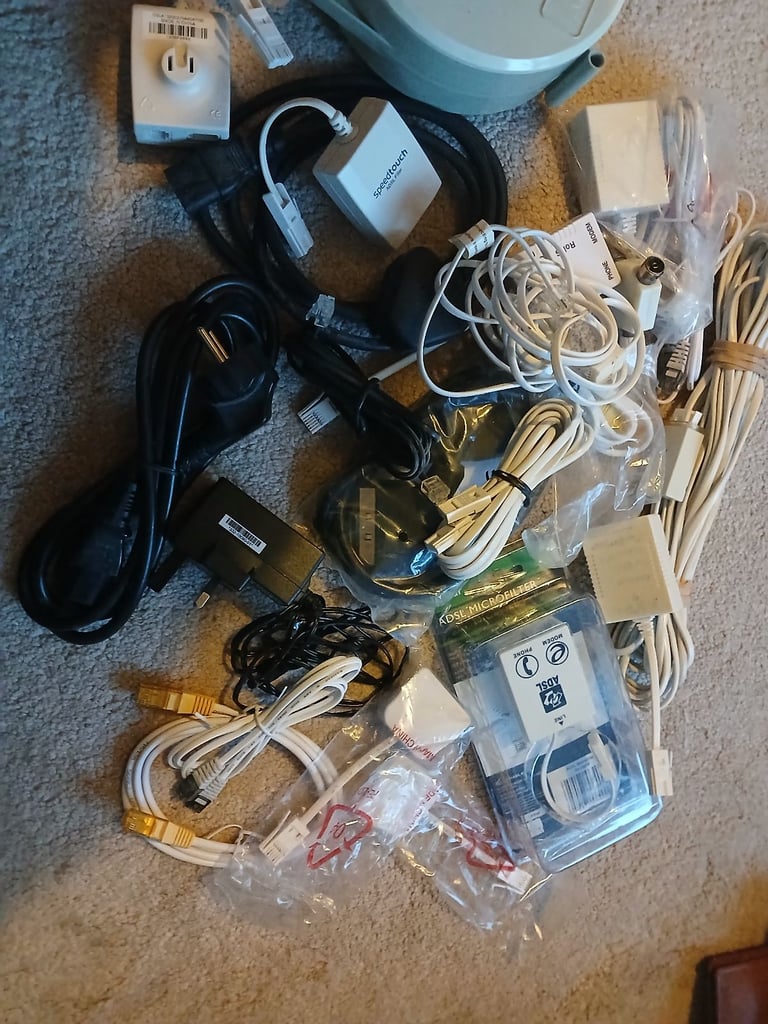 Hugh joblot  computer  leads and accessories 