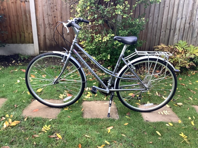 image for A brand new ladies Trek 21 speed hybrid/town bike with rear carrier 