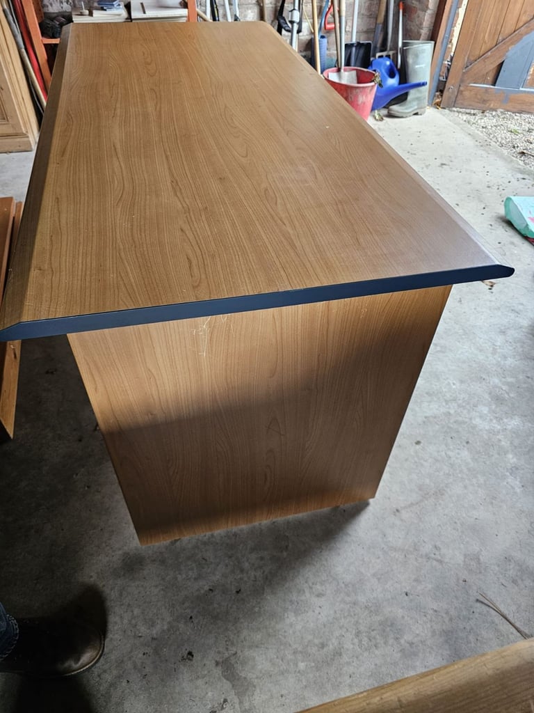 Work desk