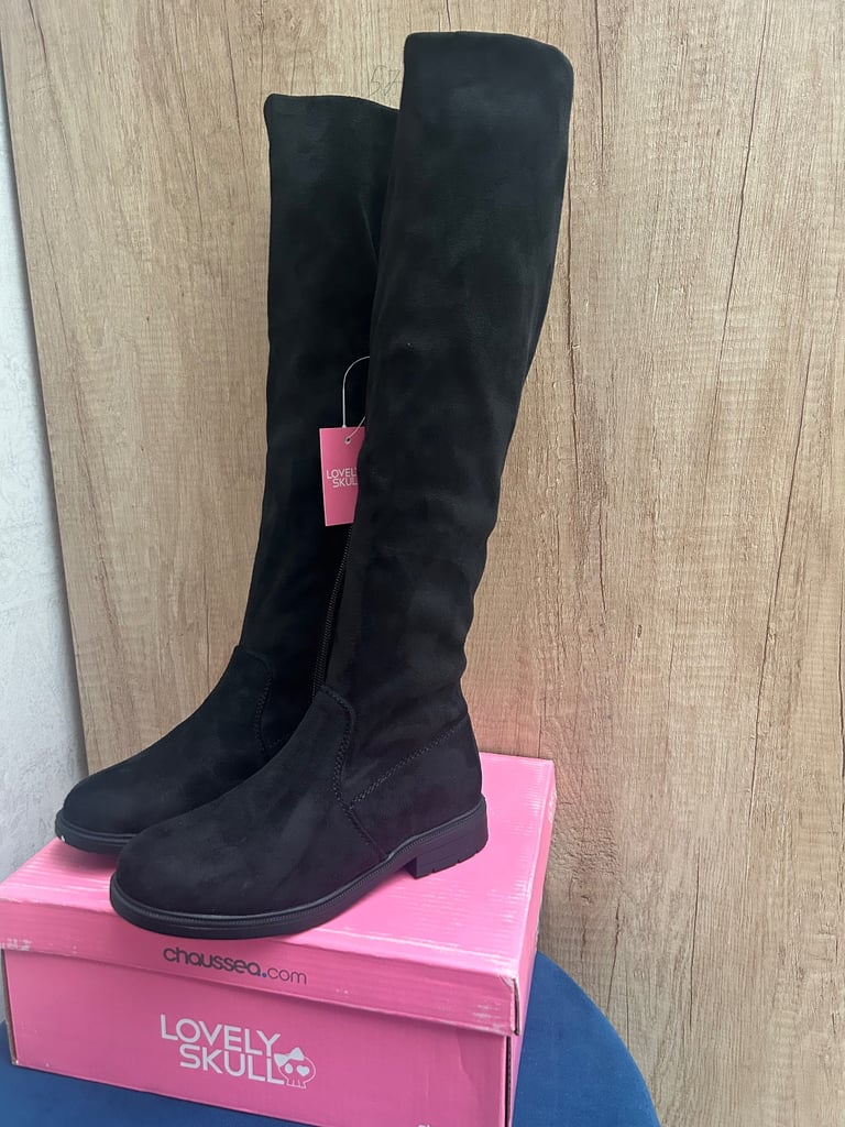 Lovely Skull Knee High Black Boots – Size 10 UK, 11.5 UK, 12 UK