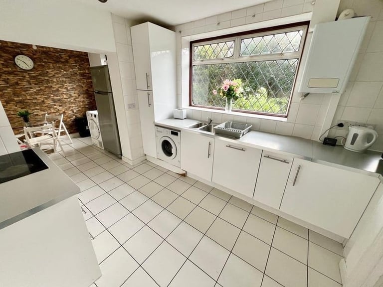 💫 Spacious Room Available | 1 Min to Island Gardens Station | E14 📍