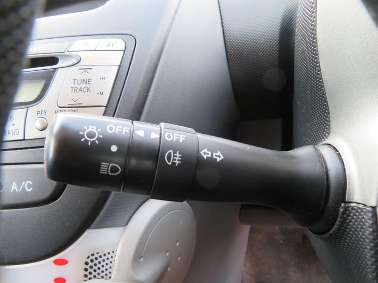 TOYOTA AYGO 1.0 VVT-i Blue MultiMode Euro 5 5dr 2010