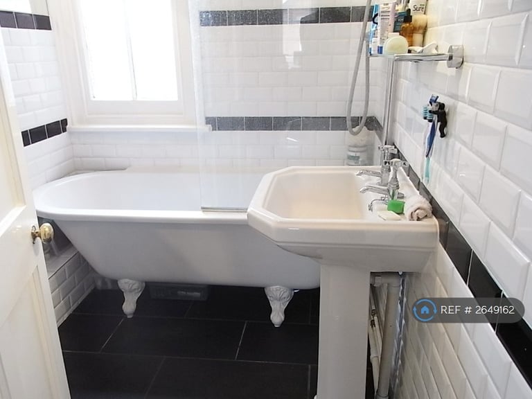 2 bedroom flat in Craven Road, Newbury, RG14 (2 bed) (#2649162)