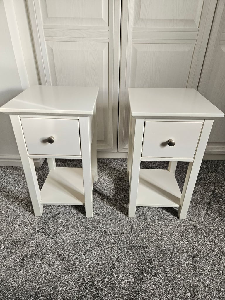 Wooden Bedside Tables in white (Pair)