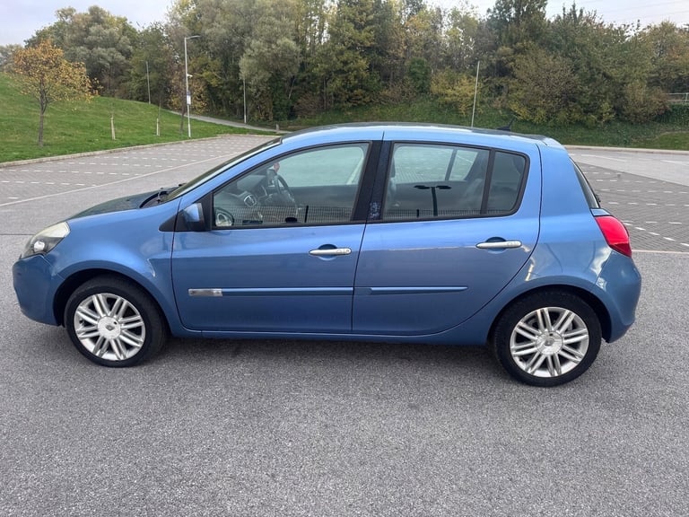 2011 Renault Clio 1.6 VVT Initiale TomTom Auto Euro 5 5dr HATCHBACK Petrol Automatic
