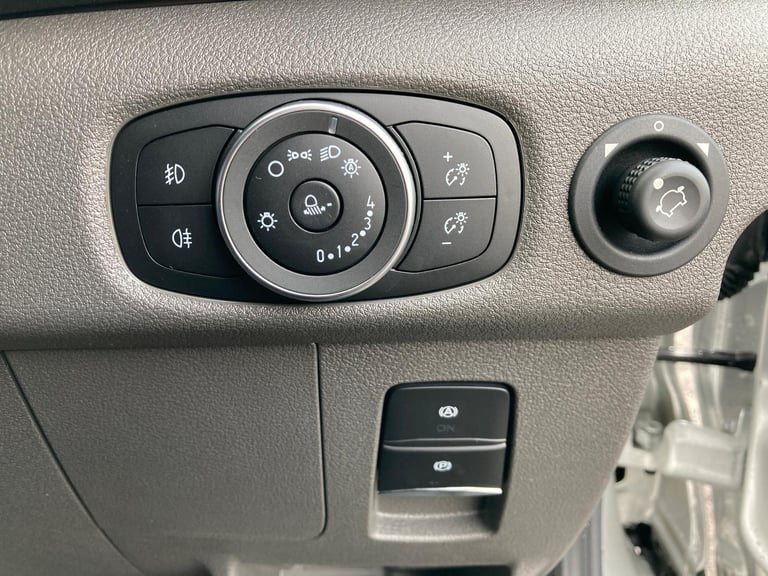 BRAND NEW ELECTRIC Ford E-Transit Trend Van 1.7 68kwh 184ps AUTO Moondust Silver