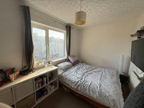 Stunning 2 Bed, 2 Reception End-of-Terrace house in Dartford 