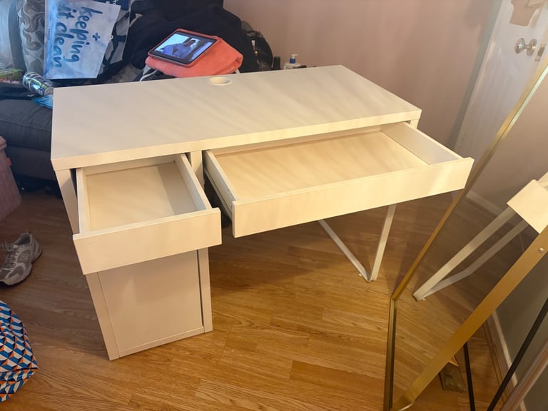 White desk 