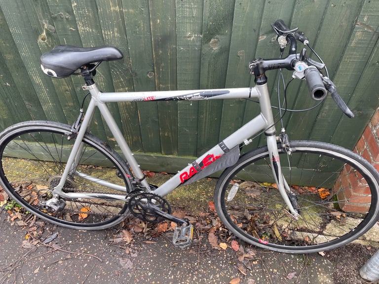 Raleigh mens mountain hybrid bike 