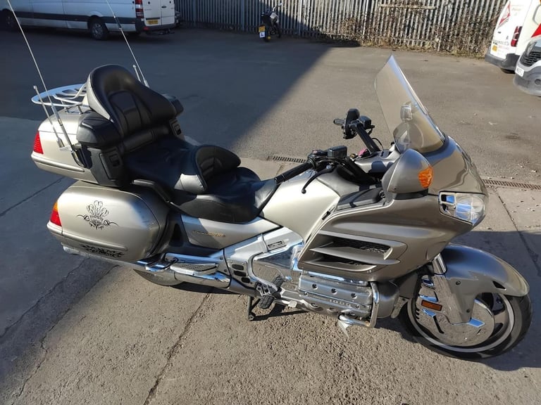 2002 02 HONDA GL 1800 A-2 GOLDWING LUXURY CRUISER TOURING TOURER GOLD WING