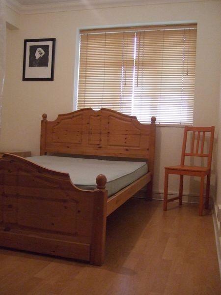 Mile End 4 rooms available for move in