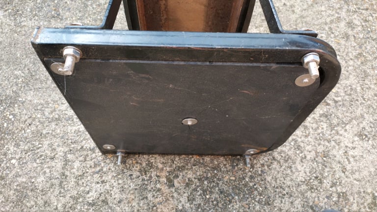 carp fishing bank seat chair lorry car mechanic breakdown recovery