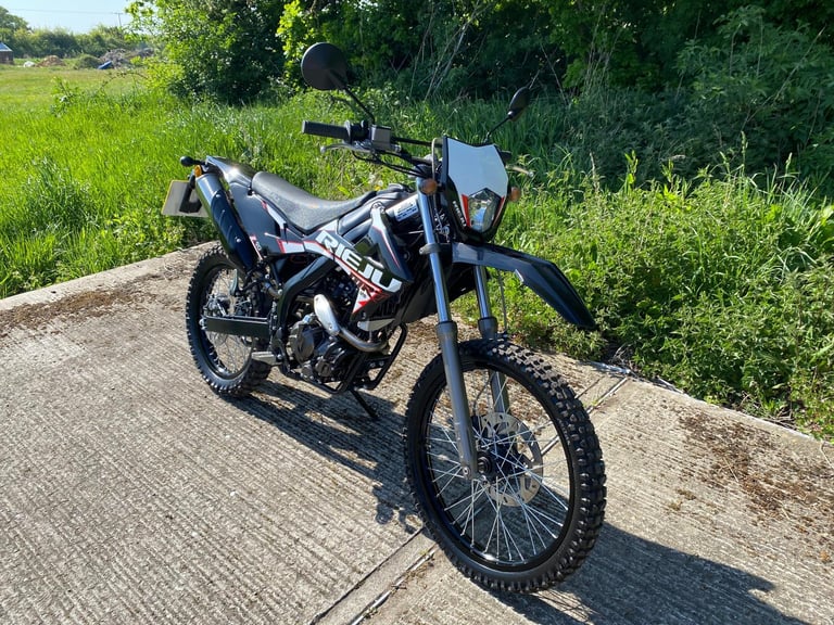 RIEJU MRT 125, 2024, 49 MILES, ONE OWNER FROM NEW, CRACKING LIGHTWEIGHT MACHINE