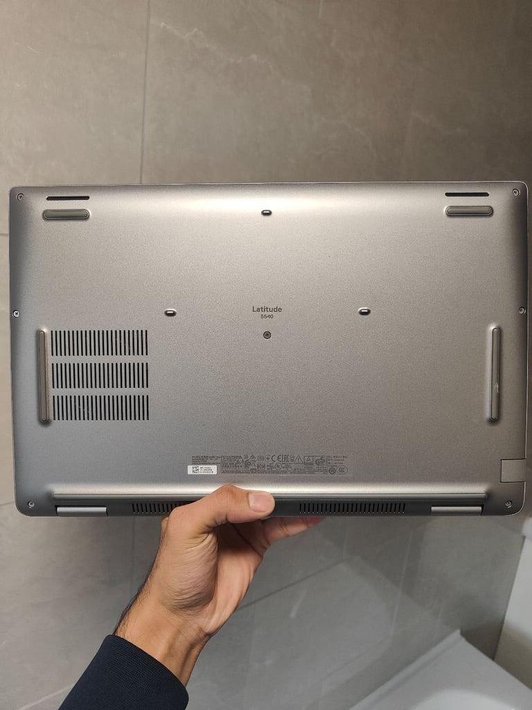 *ALMOST NEW* Dell Latitude 5540 2022