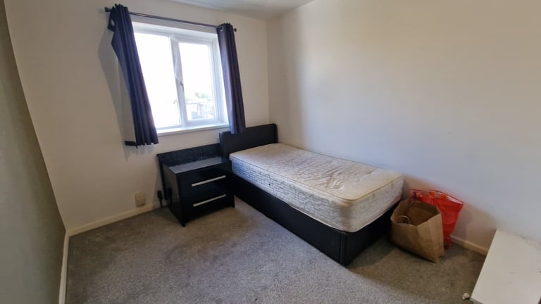 Large single room in a house share