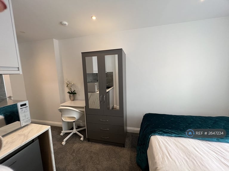 1 bedroom in Walshs Manor, Stantonbury, Milton Keynes, MK14 (#2647234)